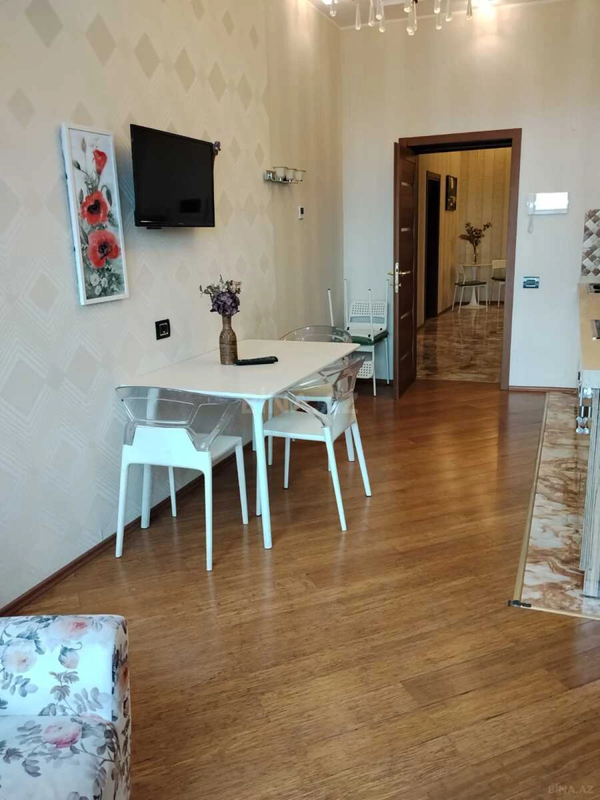Kirayə verilir 4 otaqlı mənzil 230 m²