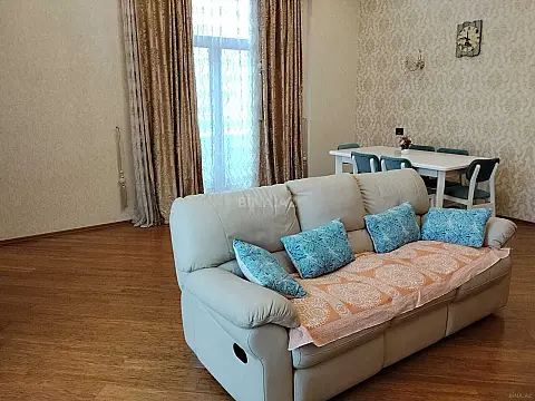 Kirayə verilir 4 otaqlı mənzil 230 m²