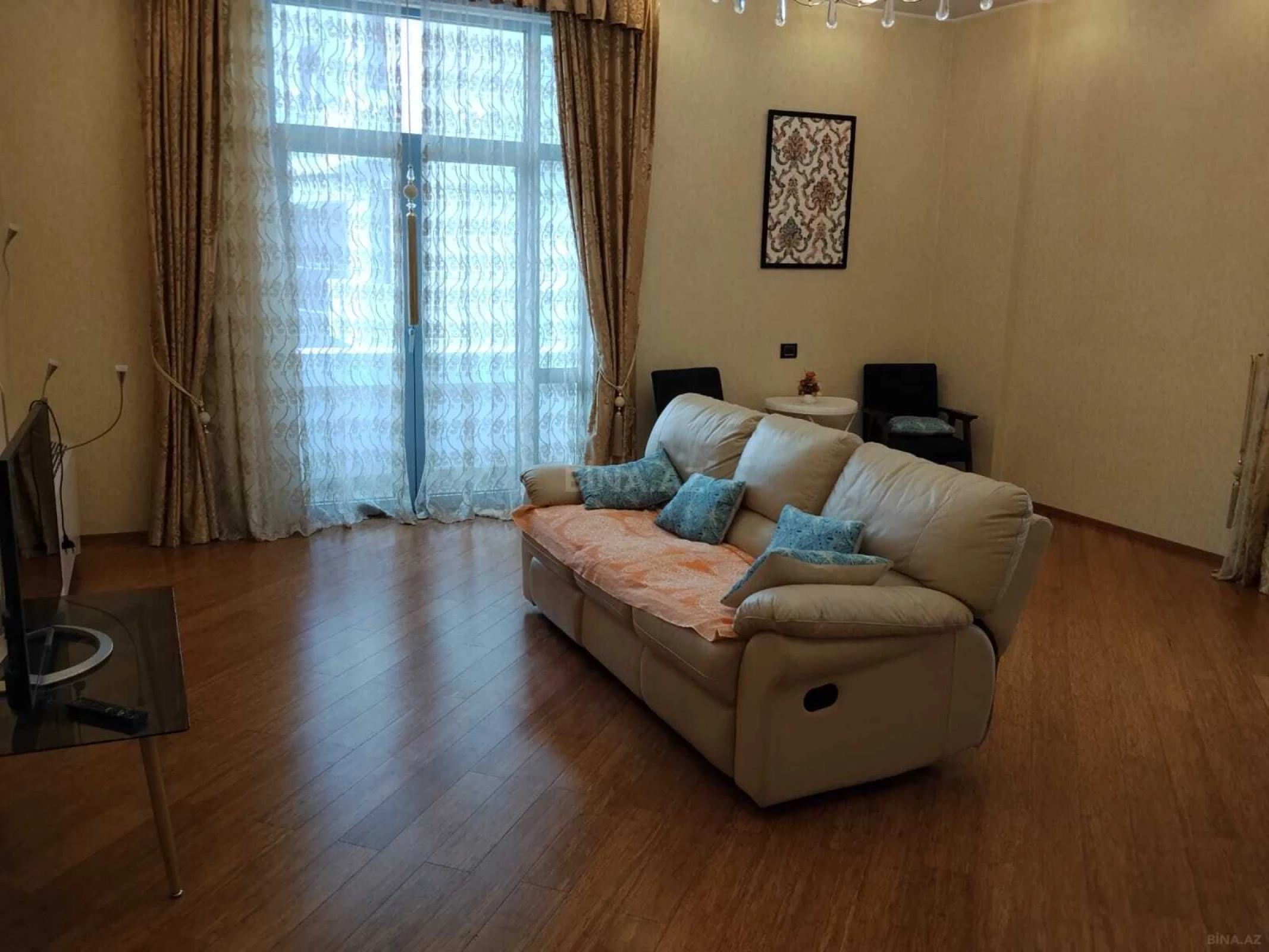 Kirayə verilir 4 otaqlı mənzil 230 m²