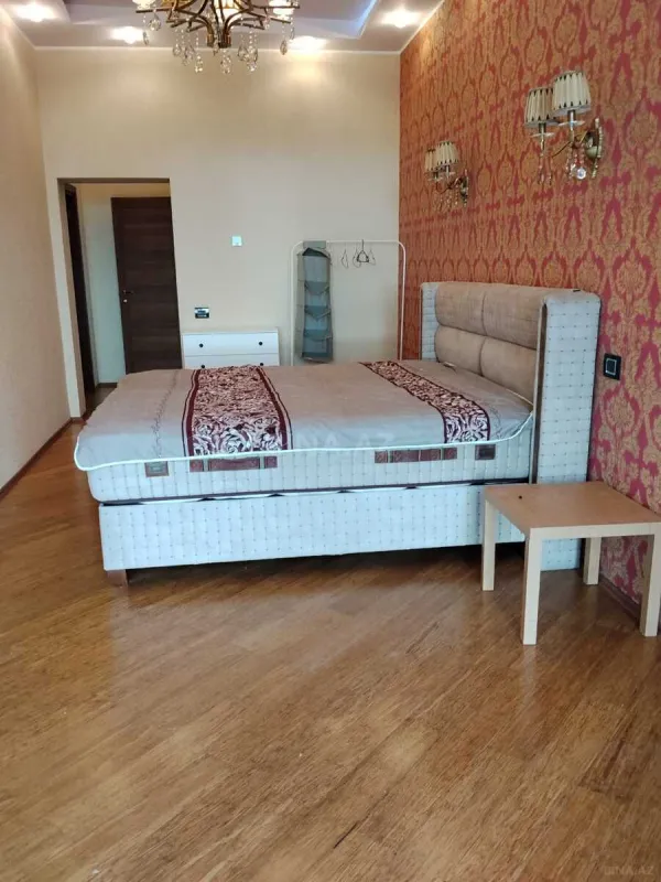 Kirayə verilir 4 otaqlı mənzil 230 m²