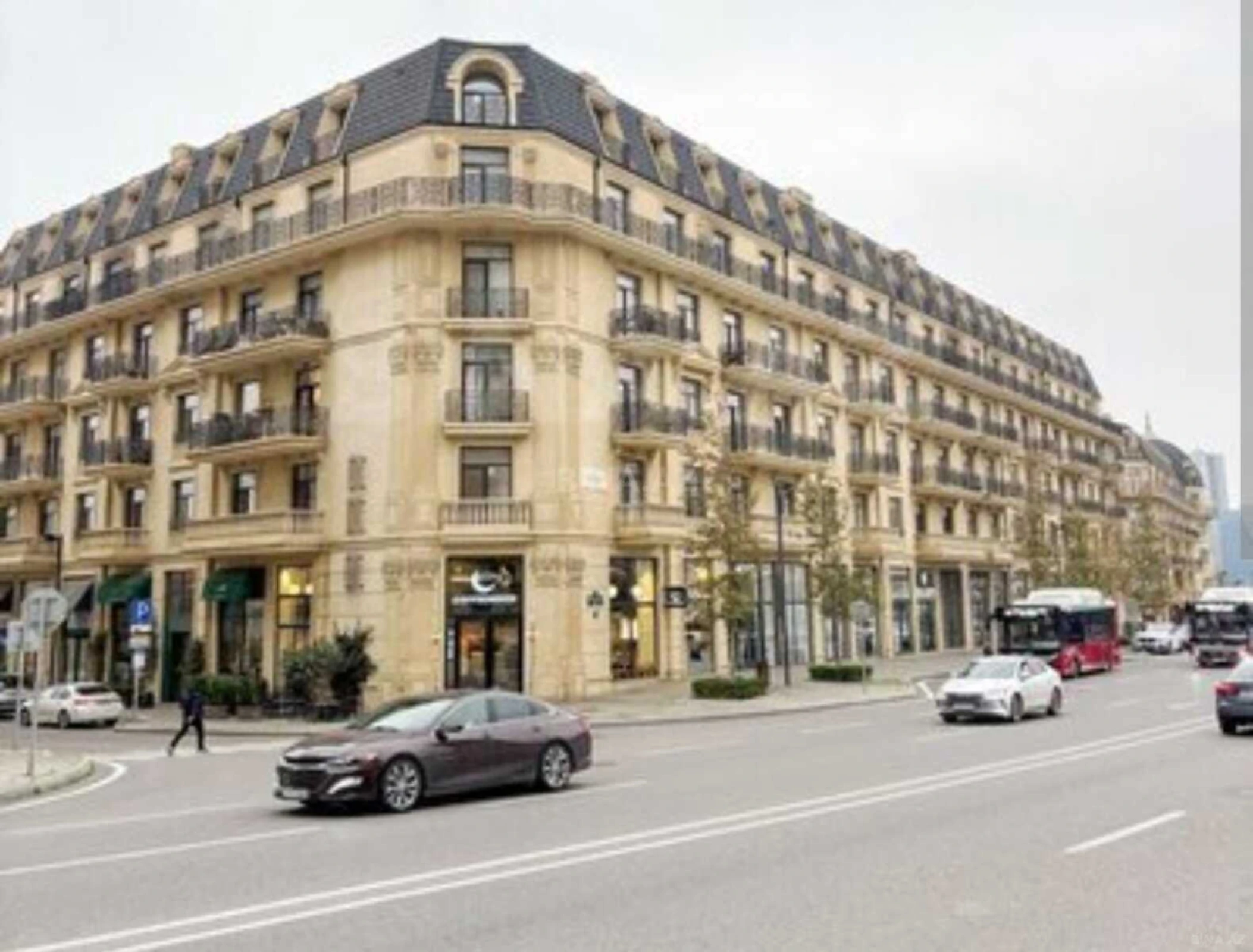 Satılır obyekt 365 m²