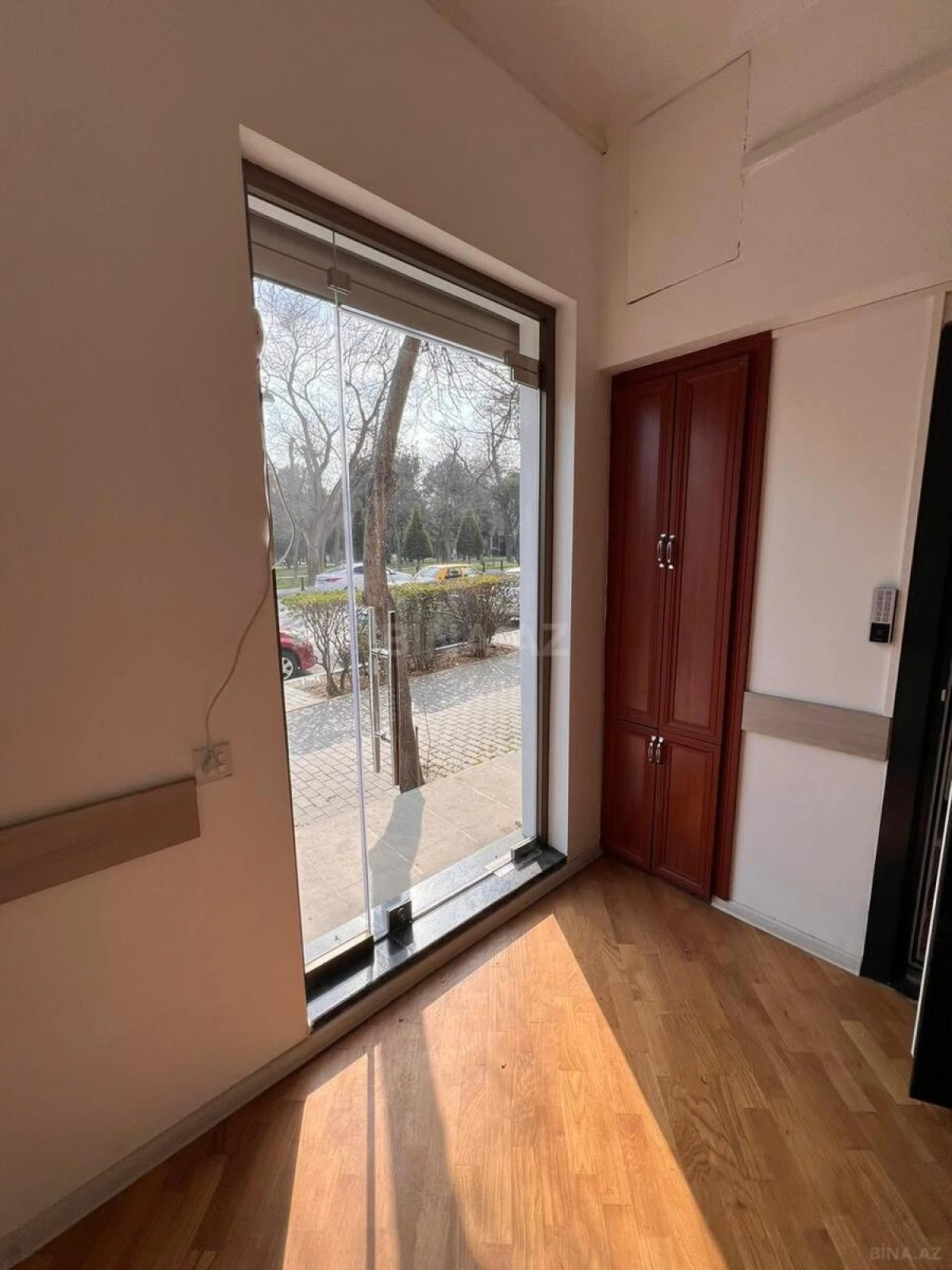 Kirayə verilir obyekt 180 m²