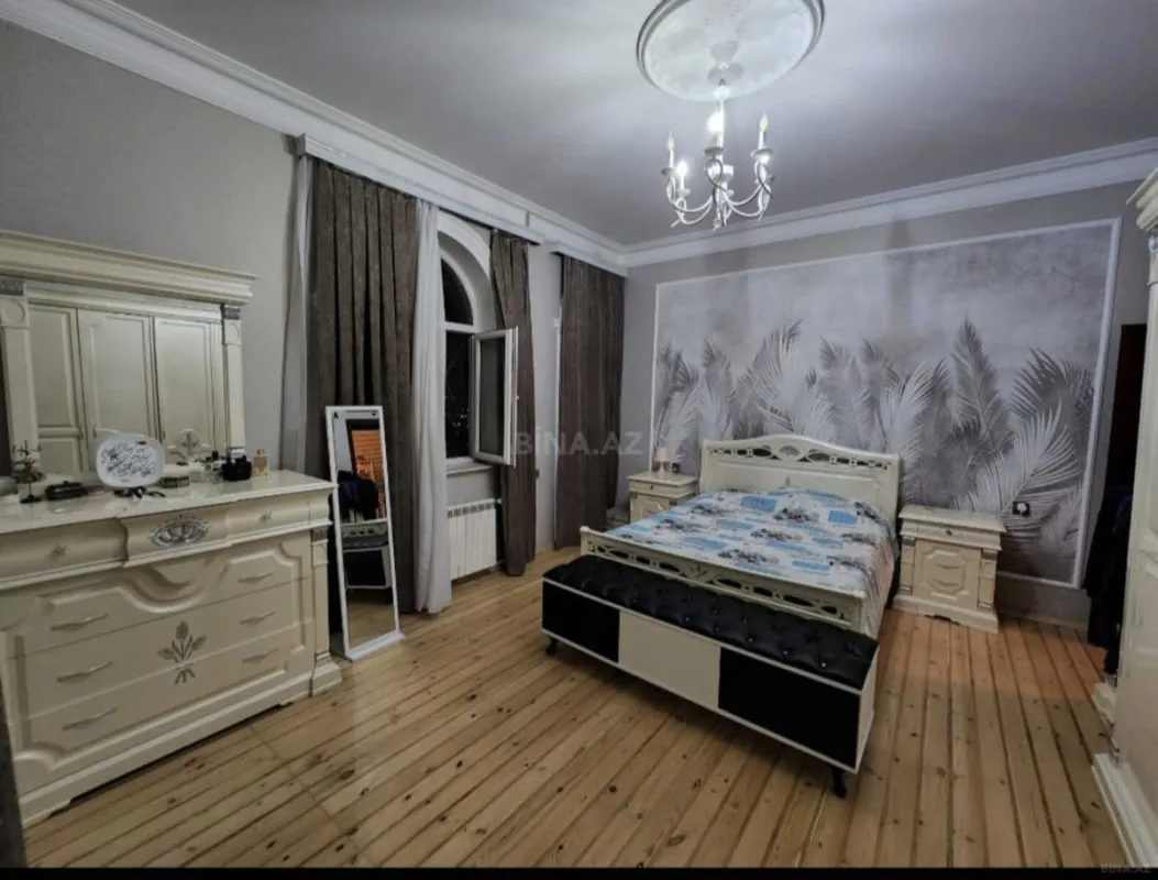 Satılır 5 otaqlı həyət evi 308 m²