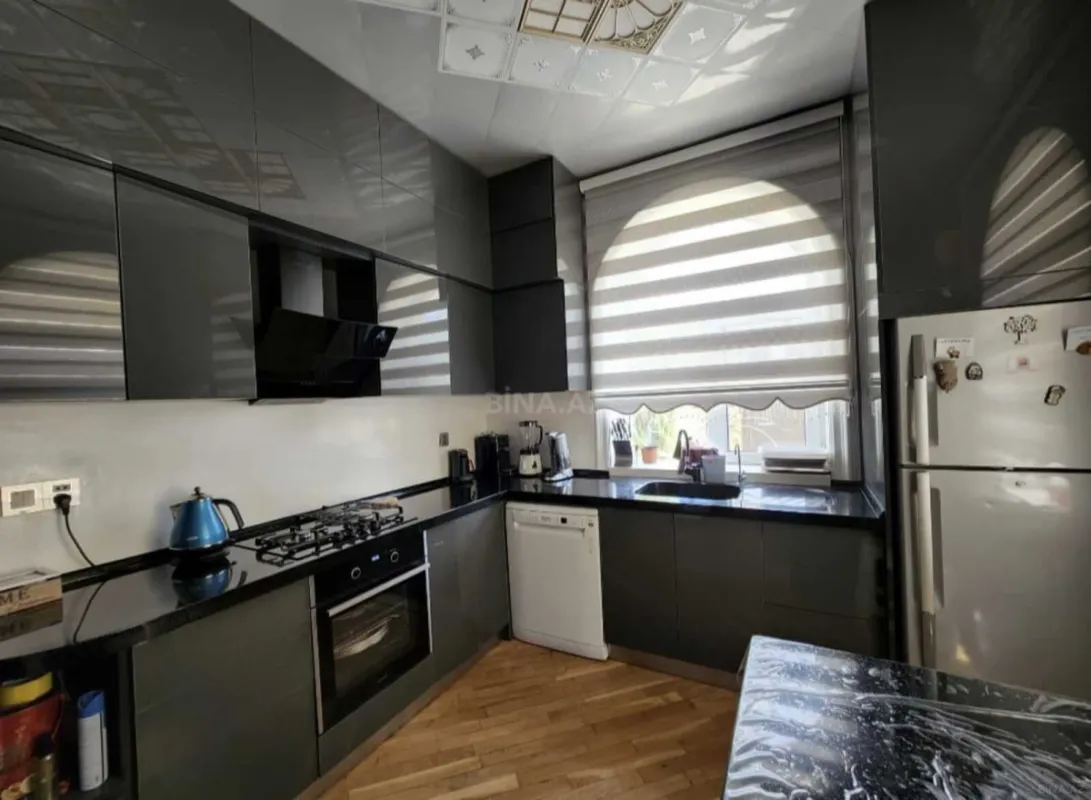 Satılır 5 otaqlı həyət evi 308 m²