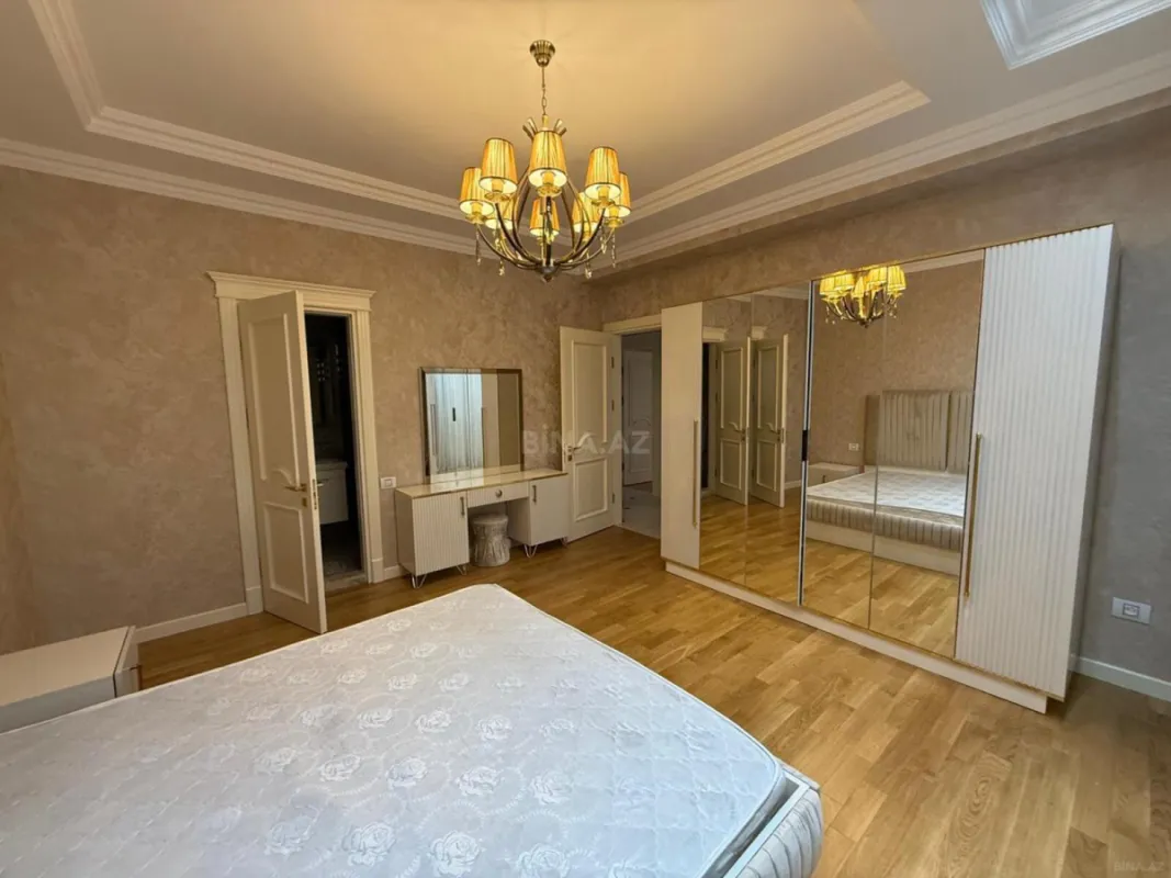 Satılır 4 otaqlı mənzil 185 m²