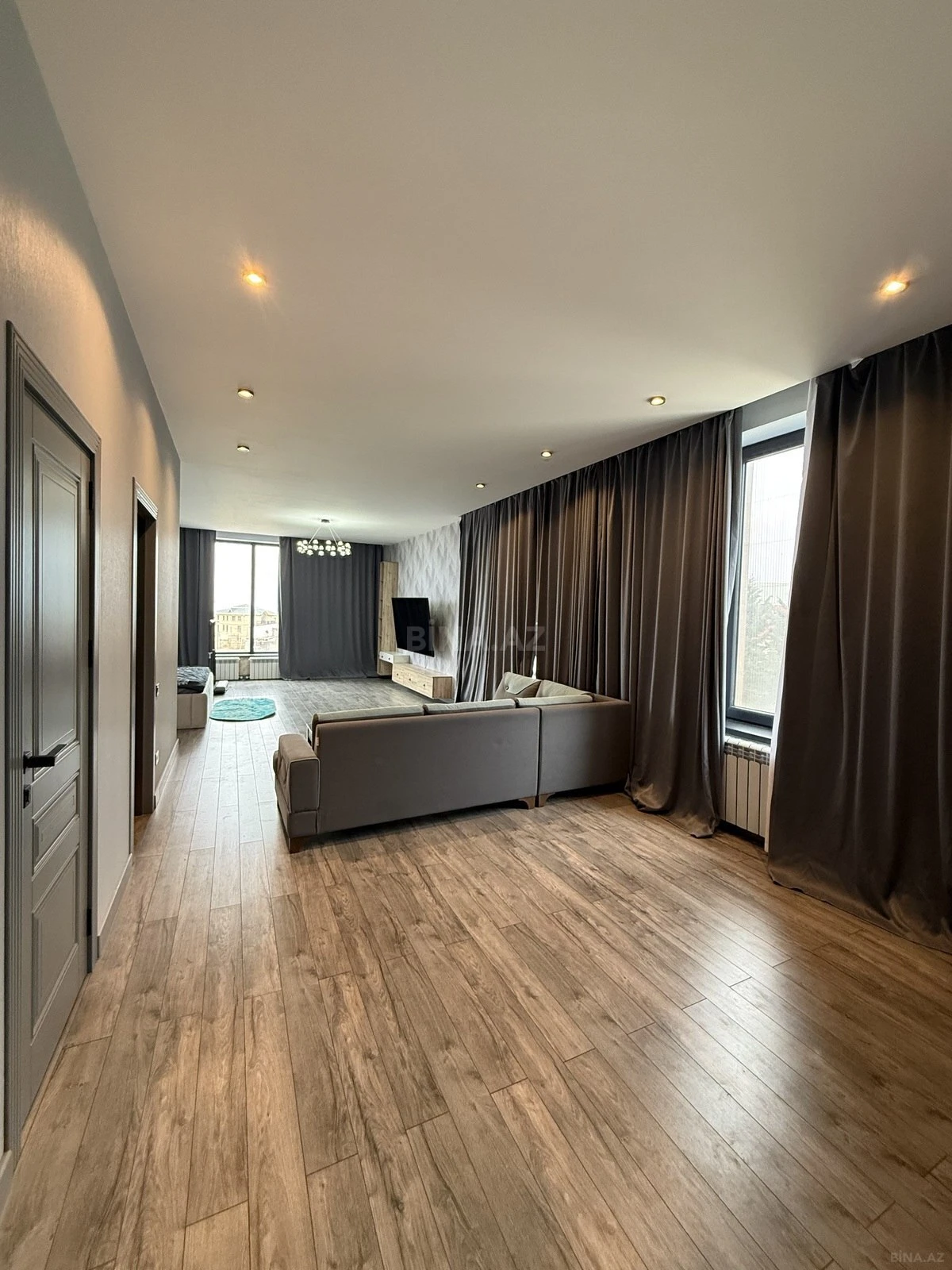 Satılır 5 otaqlı həyət evi 450 m²