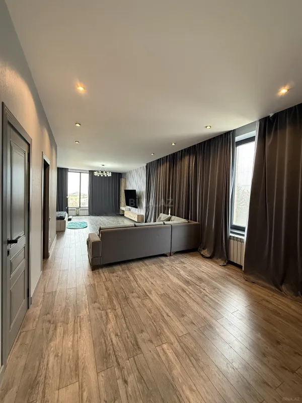Satılır 5 otaqlı həyət evi 450 m²