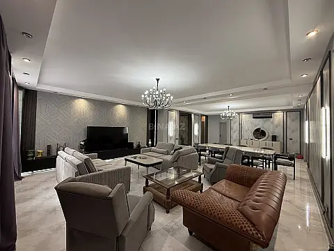 Satılır 5 otaqlı həyət evi 450 m²