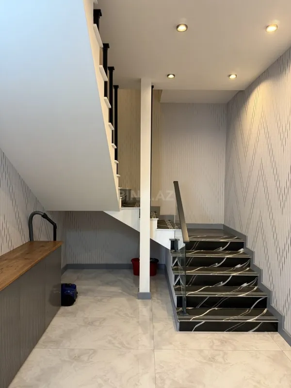 Satılır 5 otaqlı həyət evi 450 m²