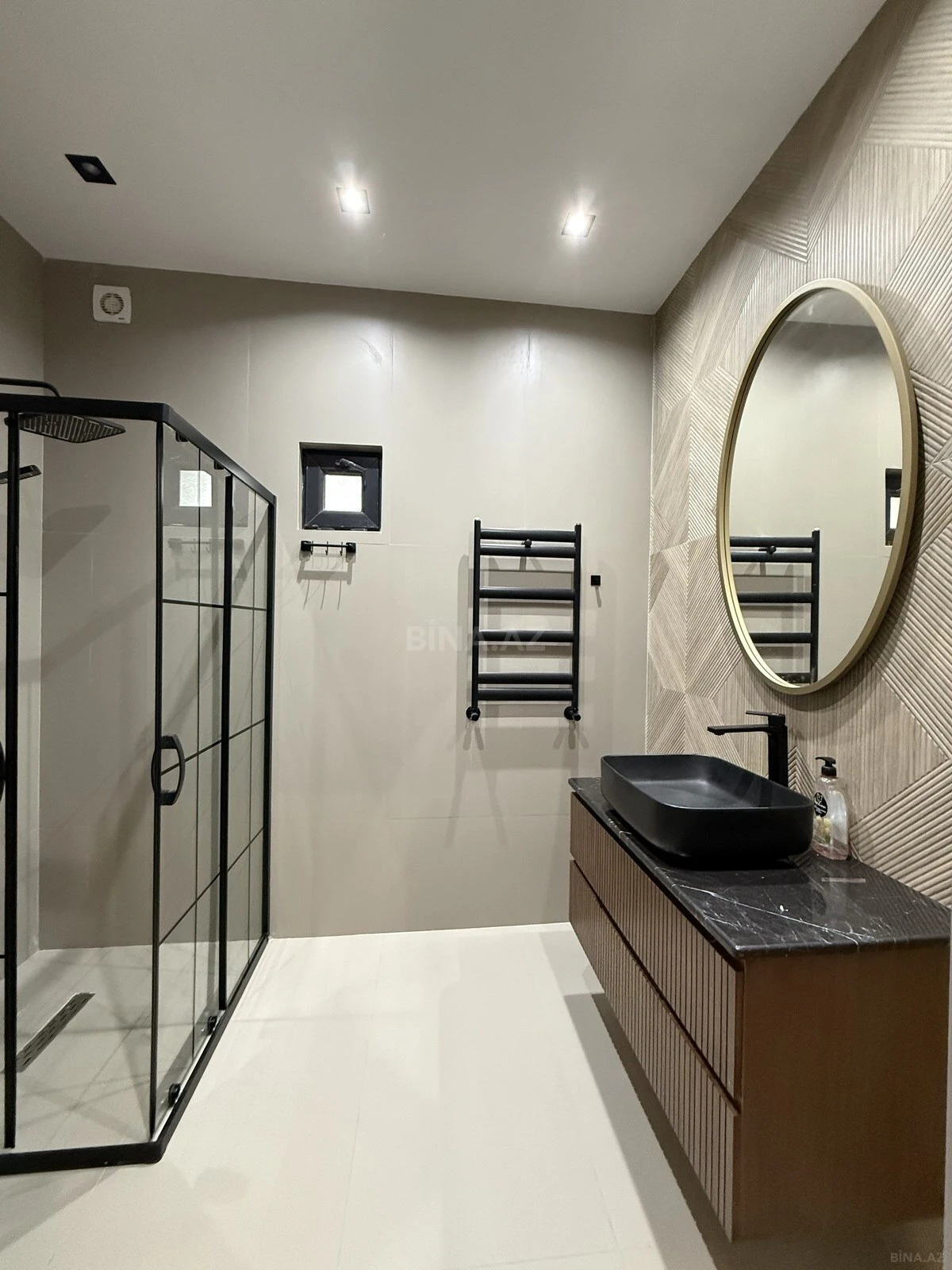 Satılır 5 otaqlı həyət evi 450 m²