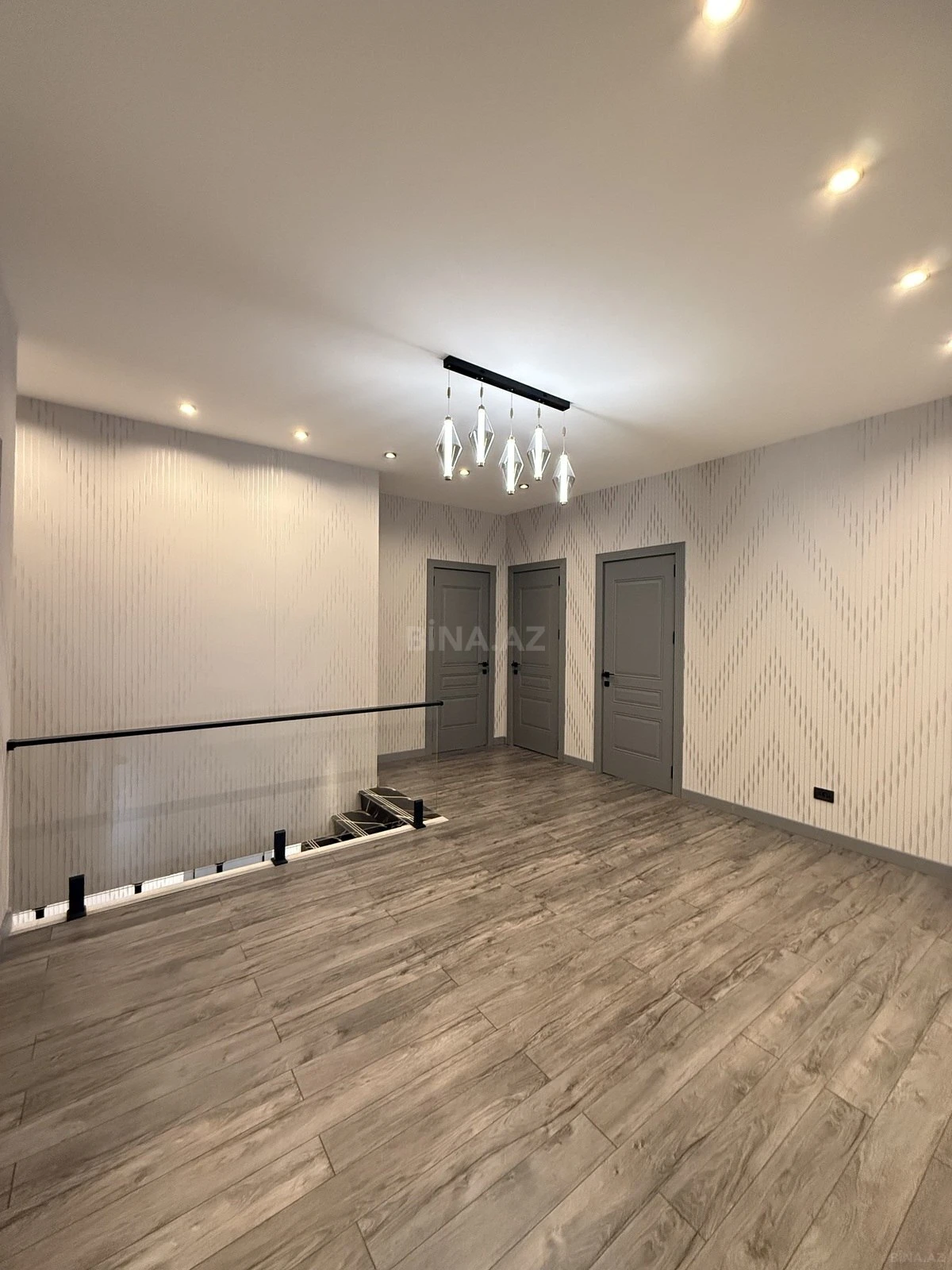 Satılır 5 otaqlı həyət evi 450 m²