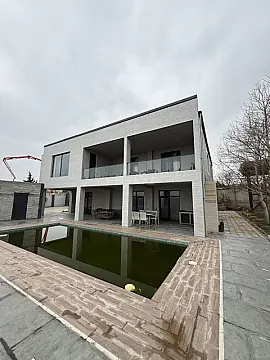Satılır 5 otaqlı həyət evi 450 m²