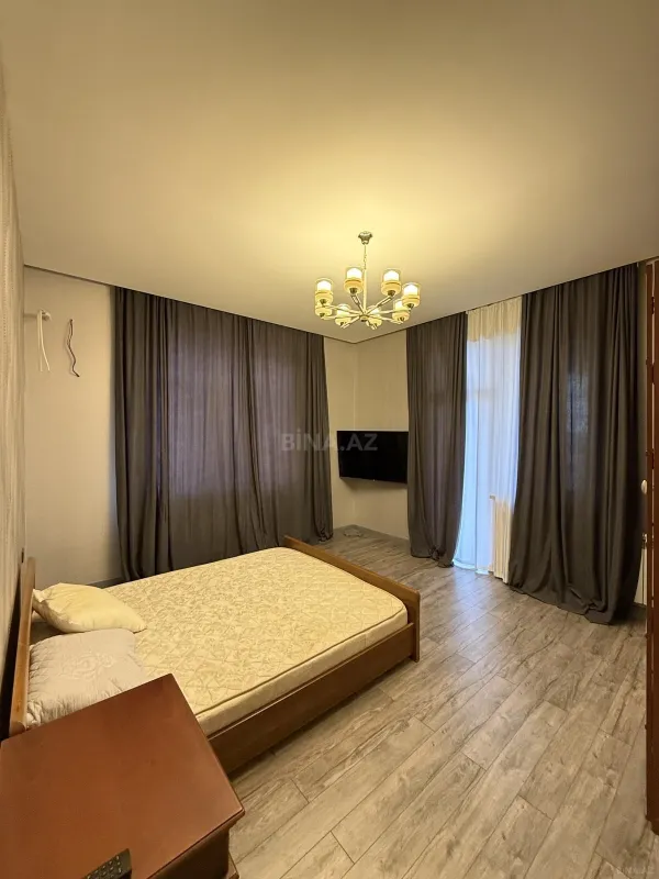 Satılır 5 otaqlı həyət evi 450 m²
