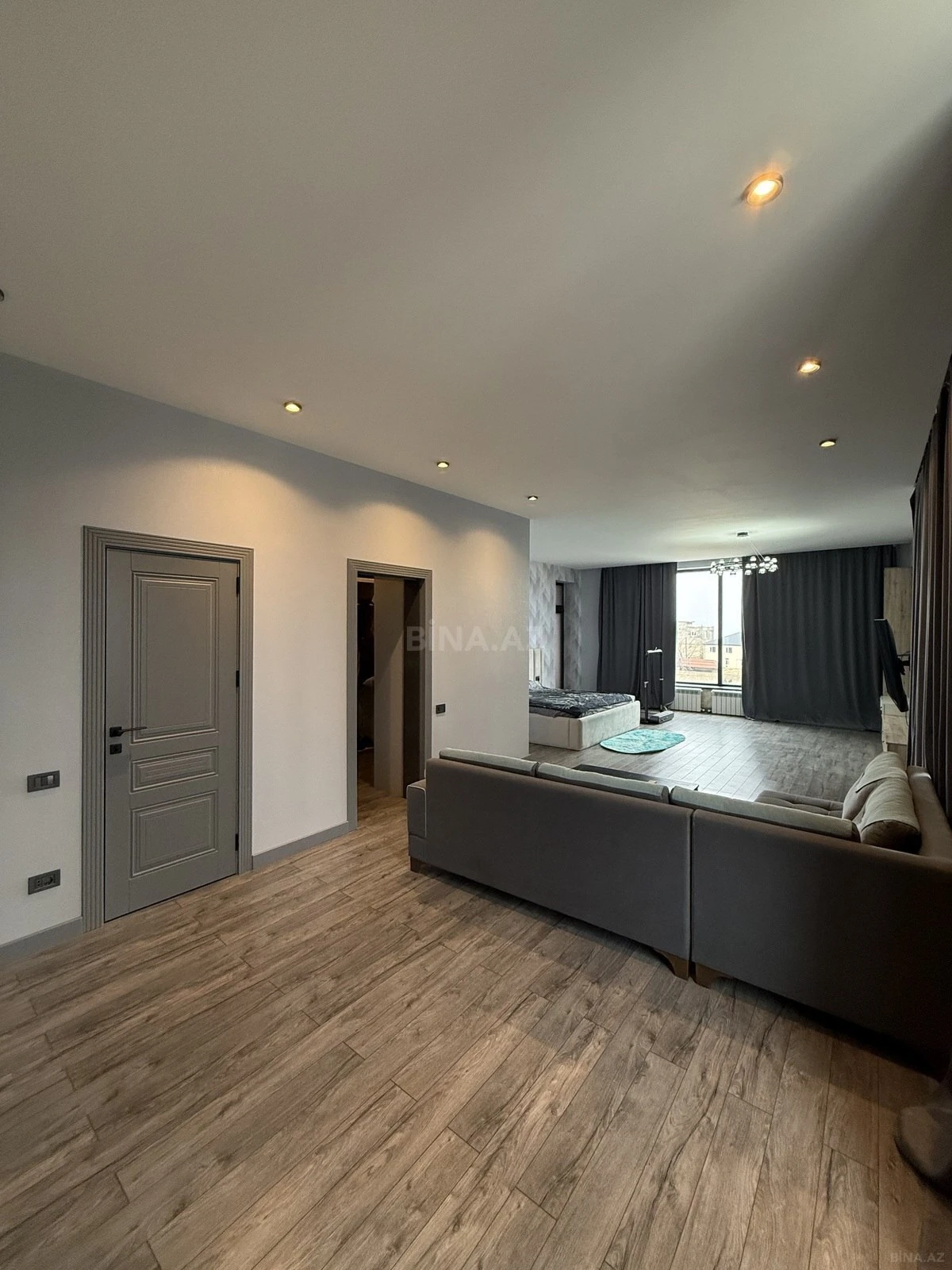 Satılır 5 otaqlı həyət evi 450 m²