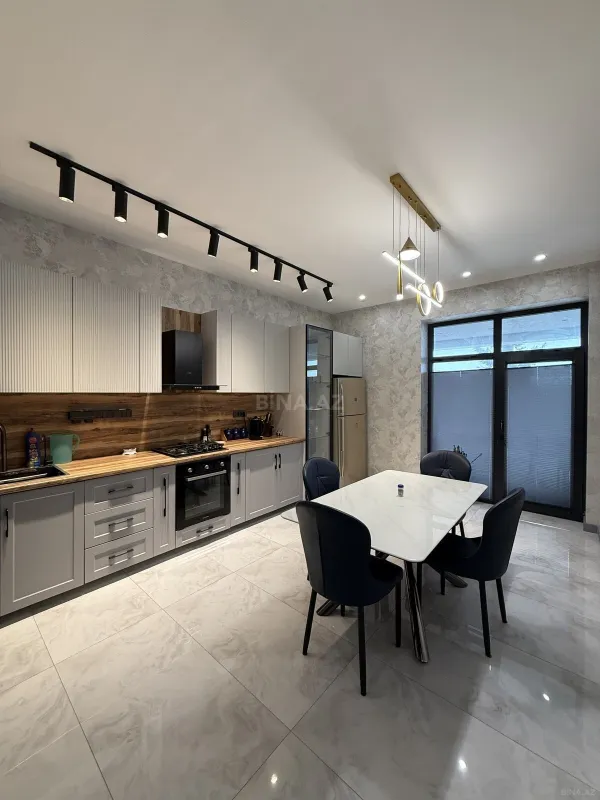 Satılır 5 otaqlı həyət evi 450 m²