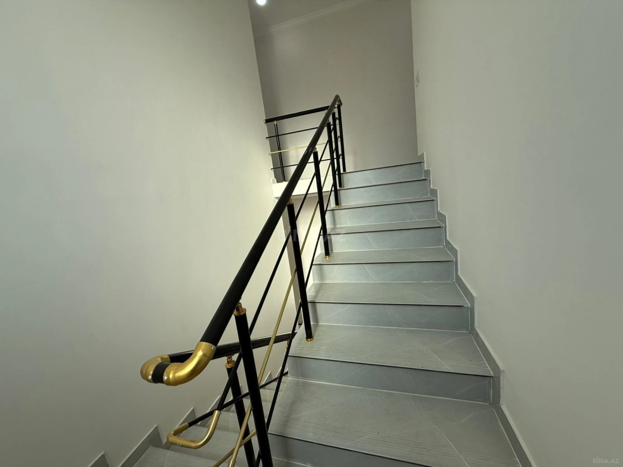 Satılır 4 otaqlı həyət evi 180 m²