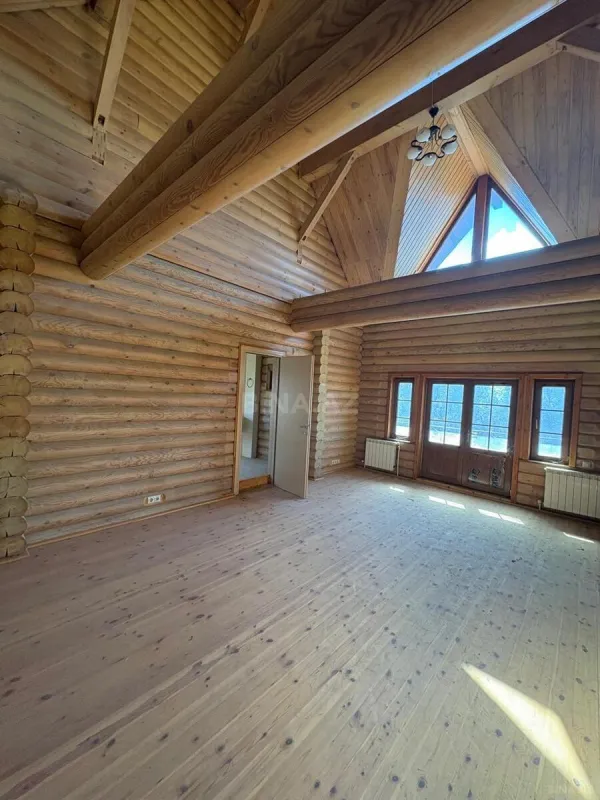 Satılır 12 otaqlı həyət evi 800 m²