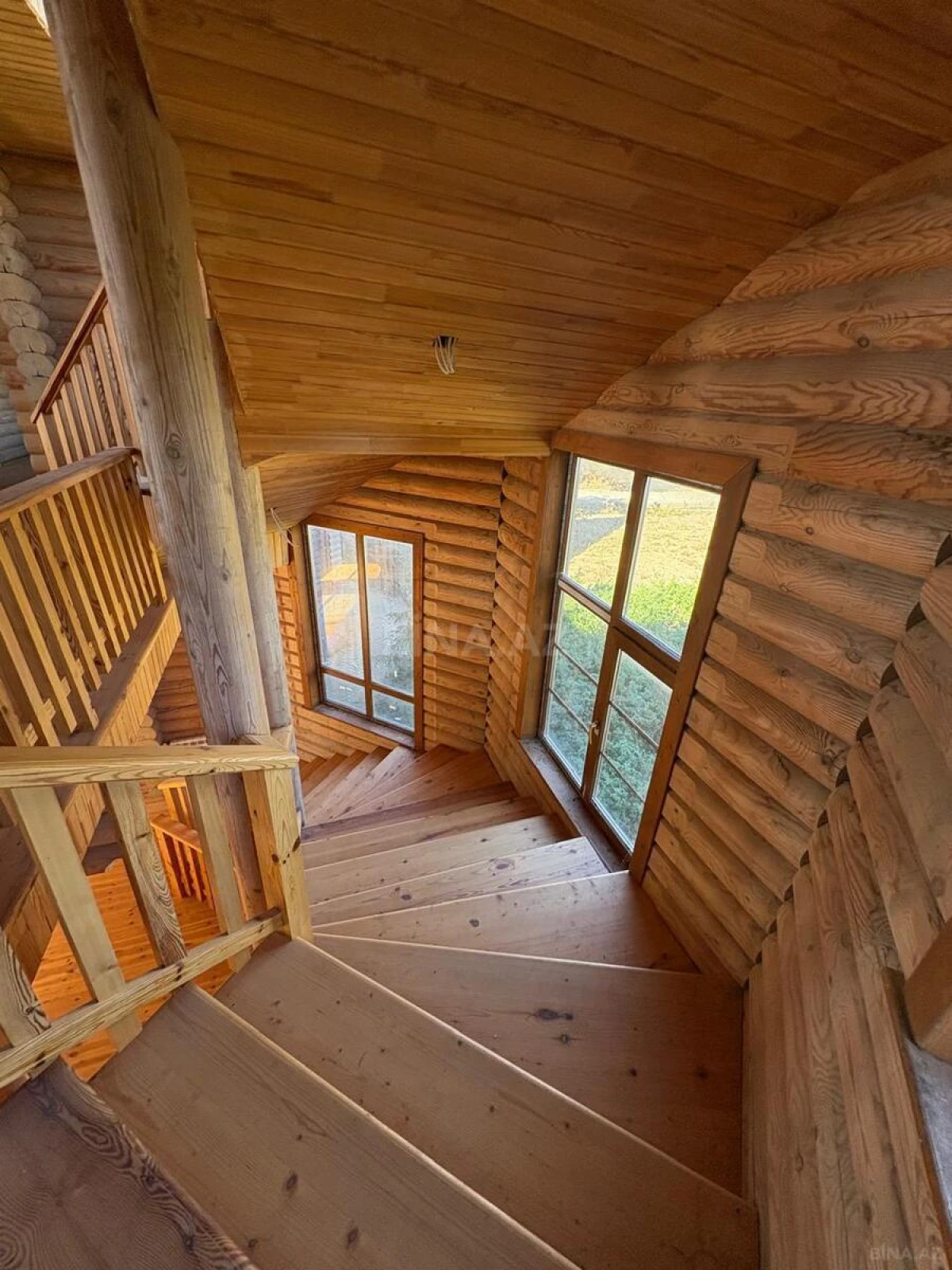 Satılır 12 otaqlı həyət evi 800 m²