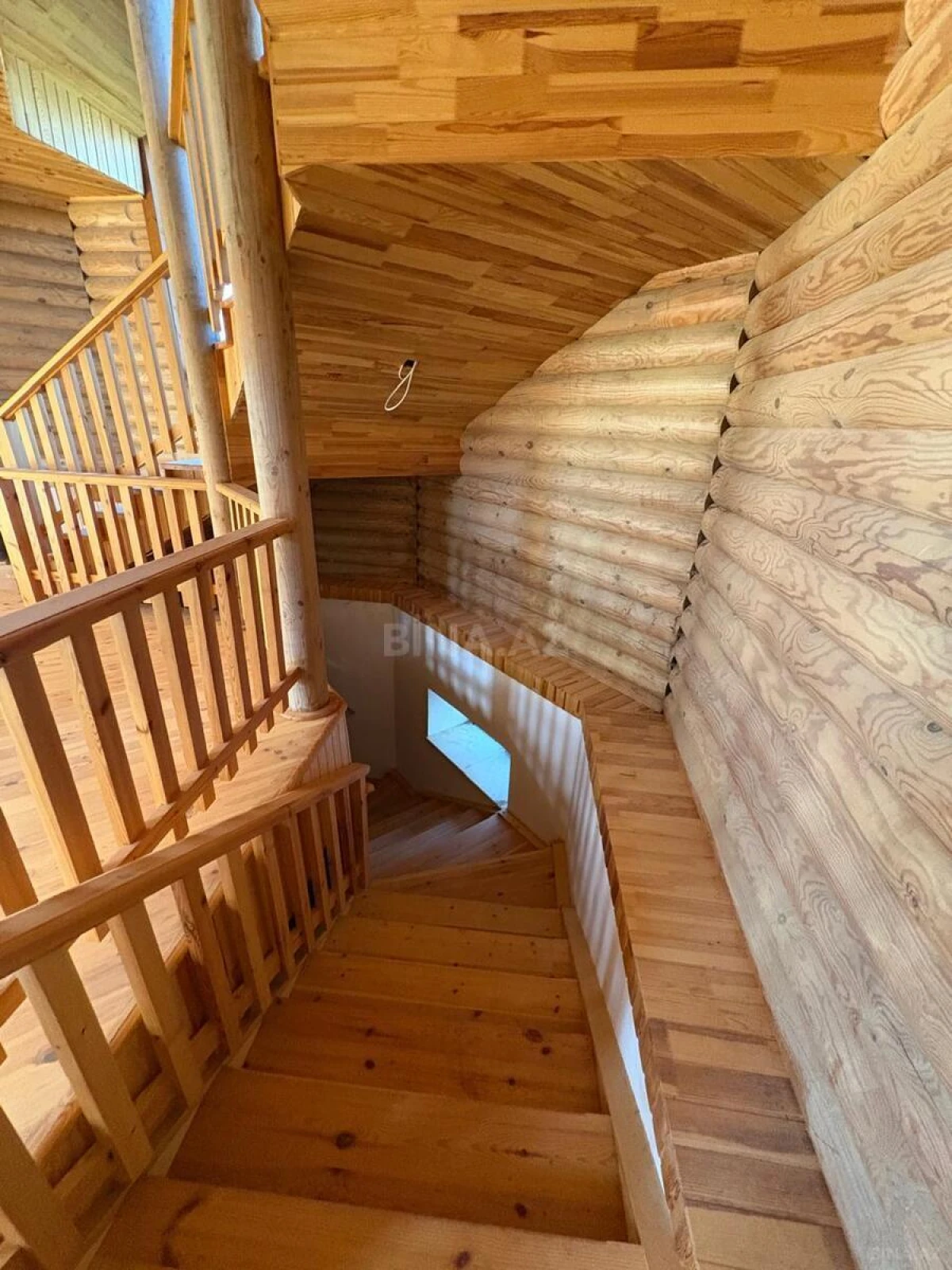 Satılır 12 otaqlı həyət evi 800 m²