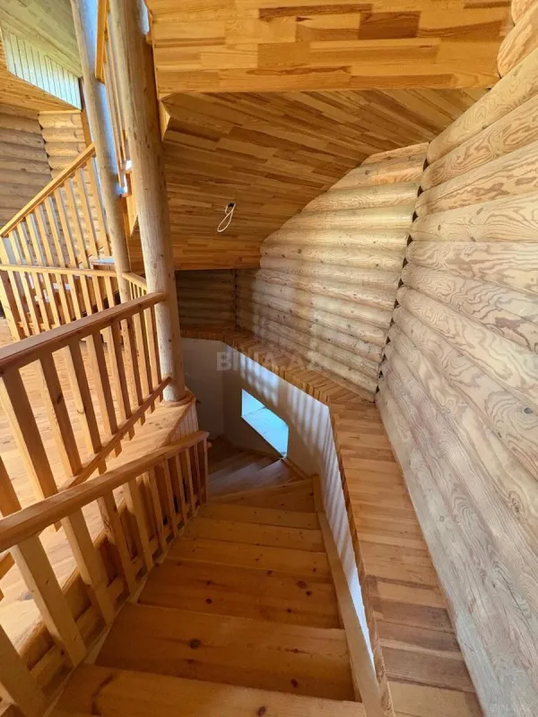 Satılır 12 otaqlı həyət evi 800 m²