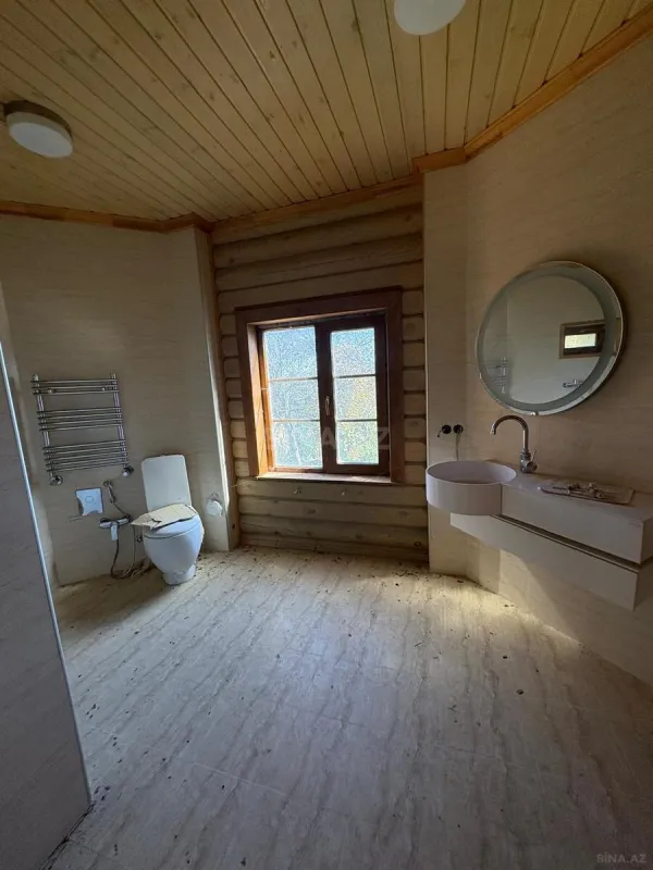 Satılır 12 otaqlı həyət evi 800 m²