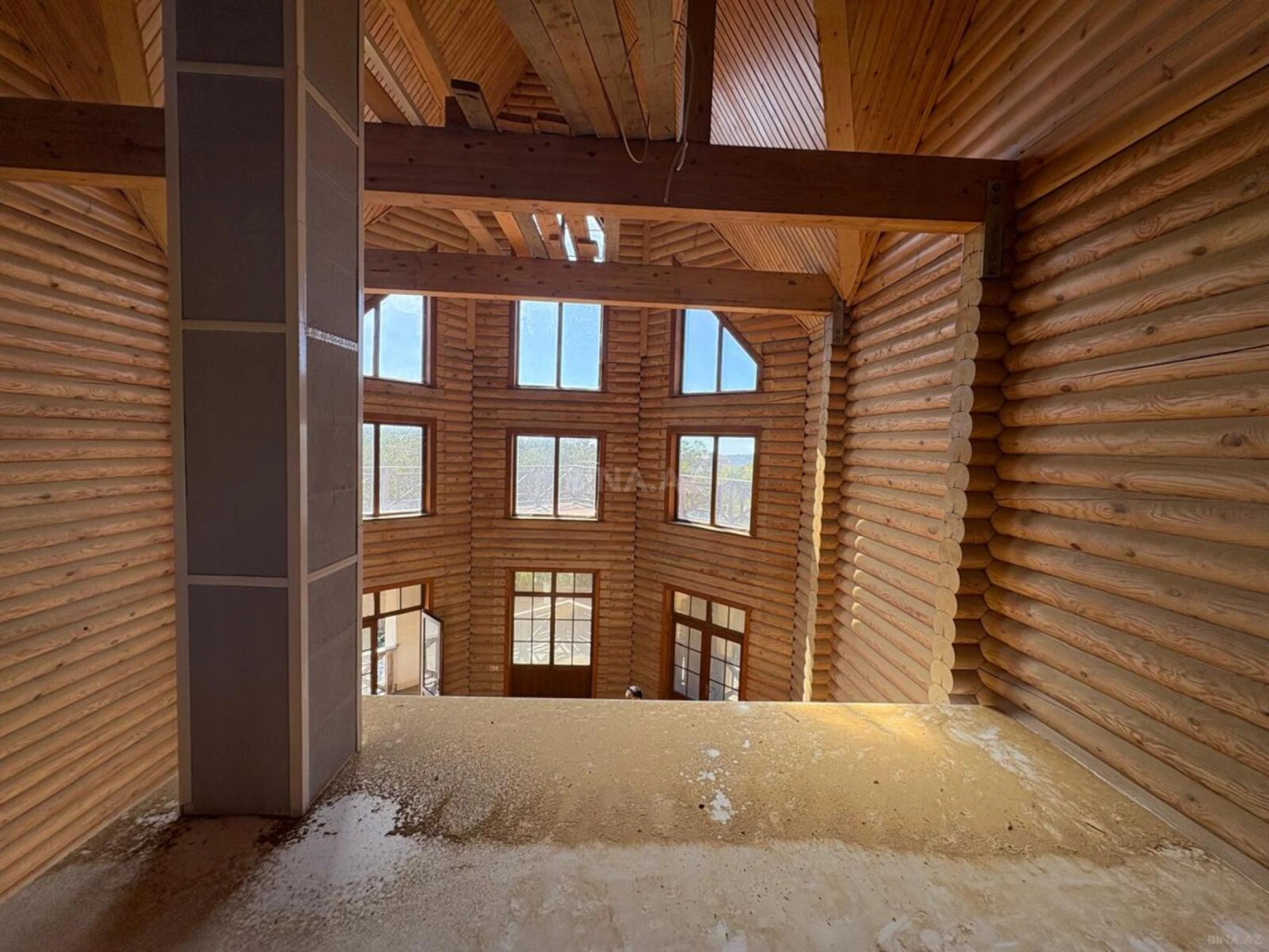 Satılır 12 otaqlı həyət evi 800 m²