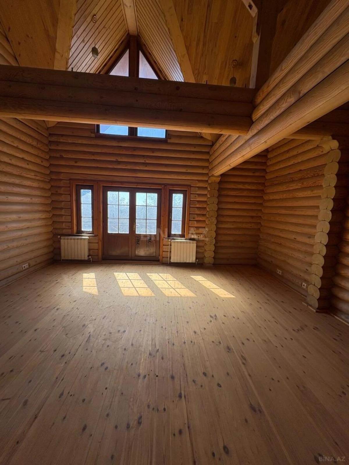 Satılır 12 otaqlı həyət evi 800 m²