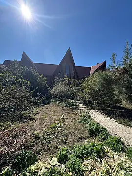 Satılır 12 otaqlı həyət evi 800 m²