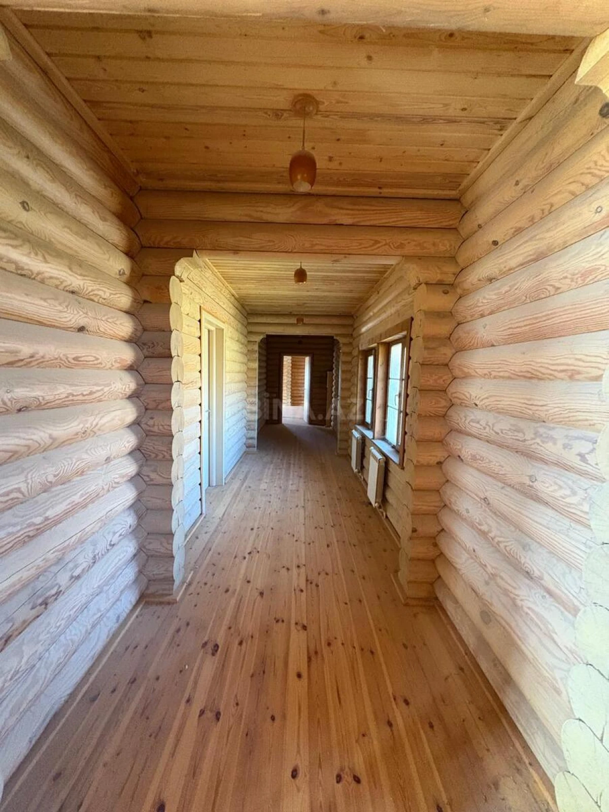 Satılır 12 otaqlı həyət evi 800 m²