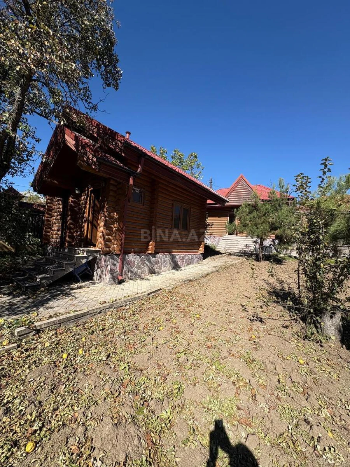 Satılır 12 otaqlı həyət evi 800 m²