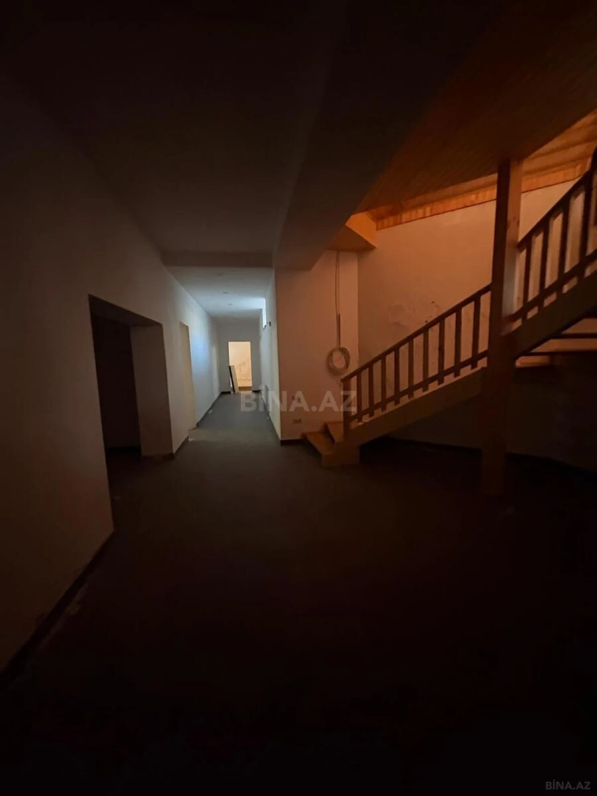 Satılır 12 otaqlı həyət evi 800 m²