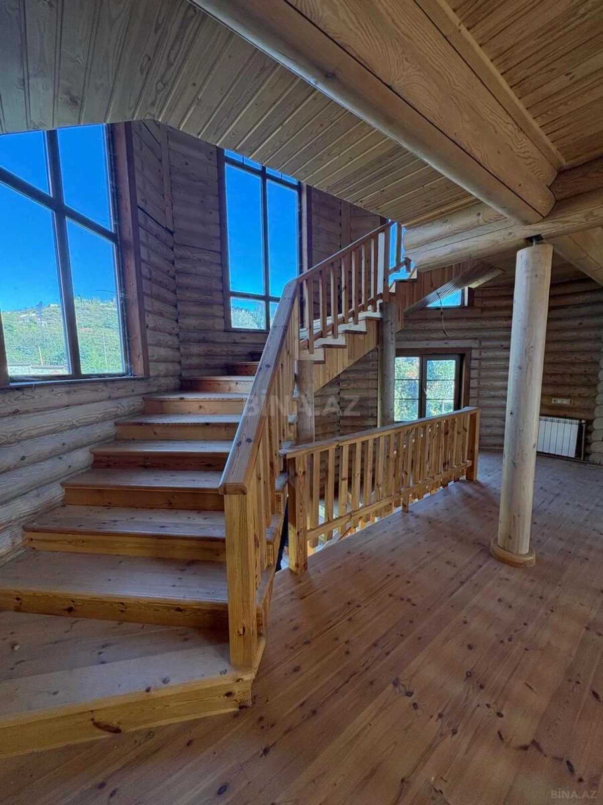 Satılır 12 otaqlı həyət evi 800 m²