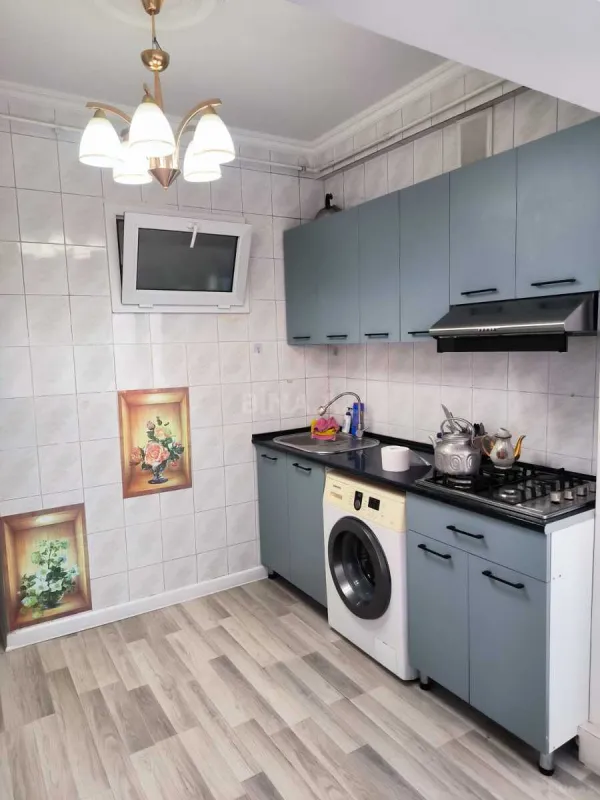 Kirayə verilir 2 otaqlı mənzil 170 m²