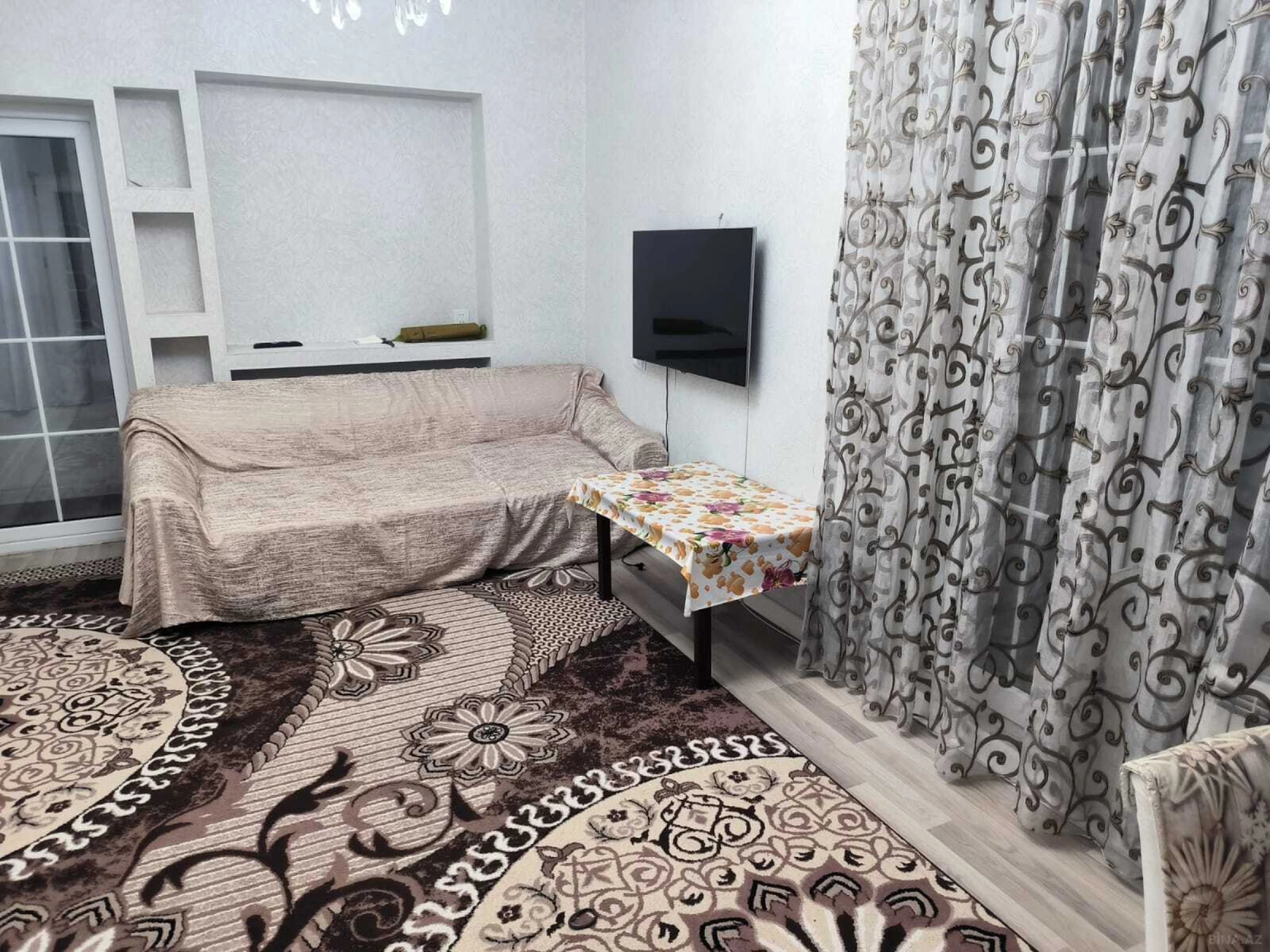 Kirayə verilir 2 otaqlı mənzil 170 m²