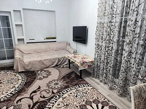 Kirayə verilir 2 otaqlı mənzil 170 m²