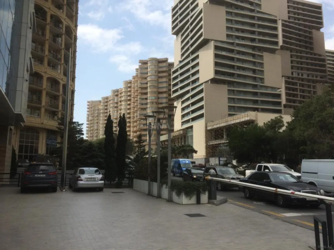 Kirayə verilir 3 otaqlı mənzil 130 m²