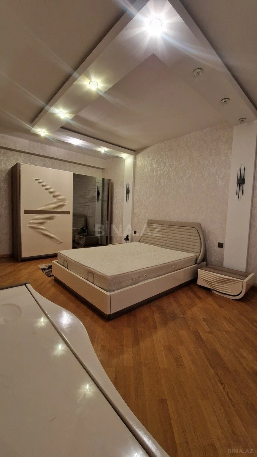 Kirayə verilir 3 otaqlı mənzil 130 m²