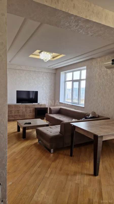 Kirayə verilir 3 otaqlı mənzil 130 m²