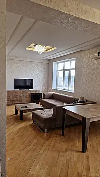 Kirayə verilir 3 otaqlı mənzil 130 m²