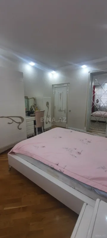 Satılır 3 otaqlı mənzil 143 m²