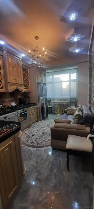 Satılır 3 otaqlı mənzil 143 m²