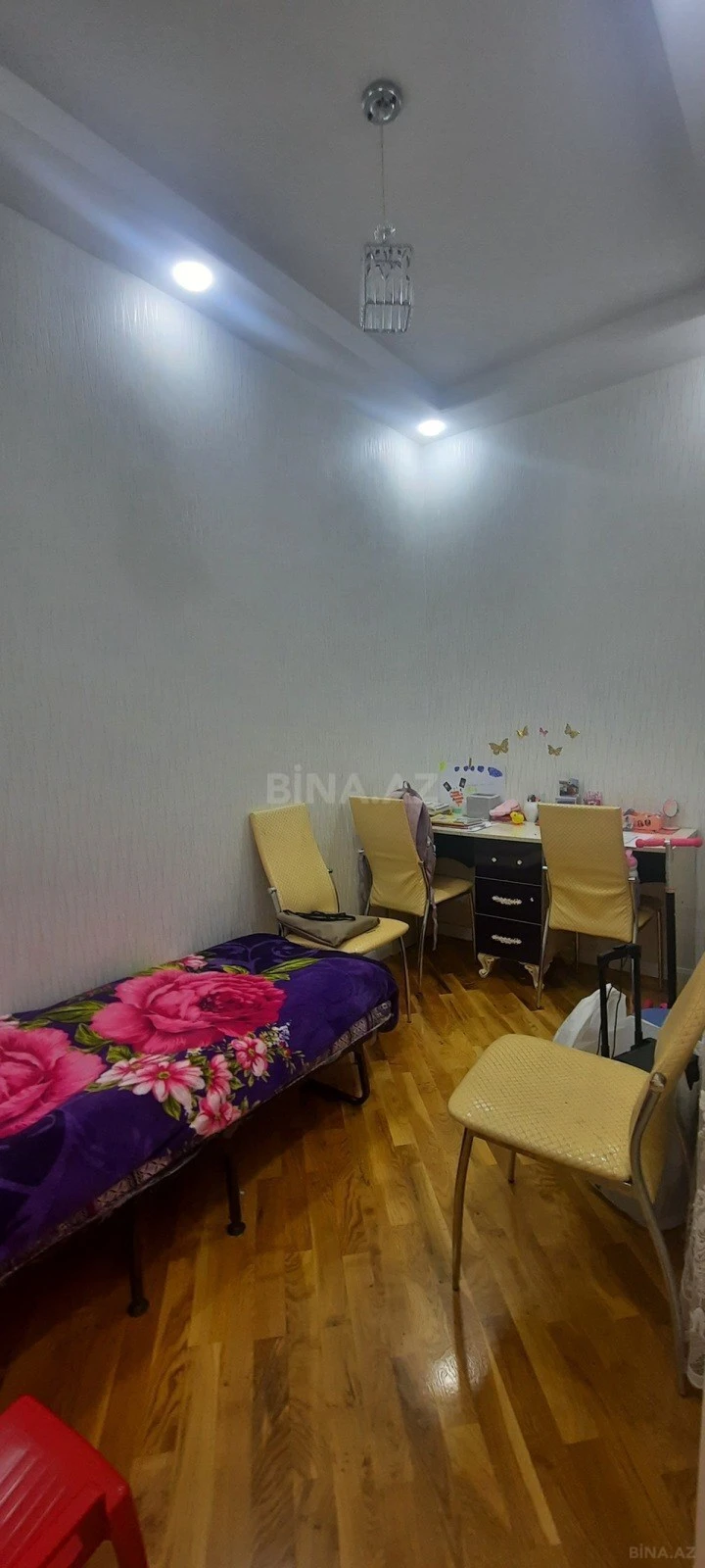 Satılır 3 otaqlı mənzil 143 m²