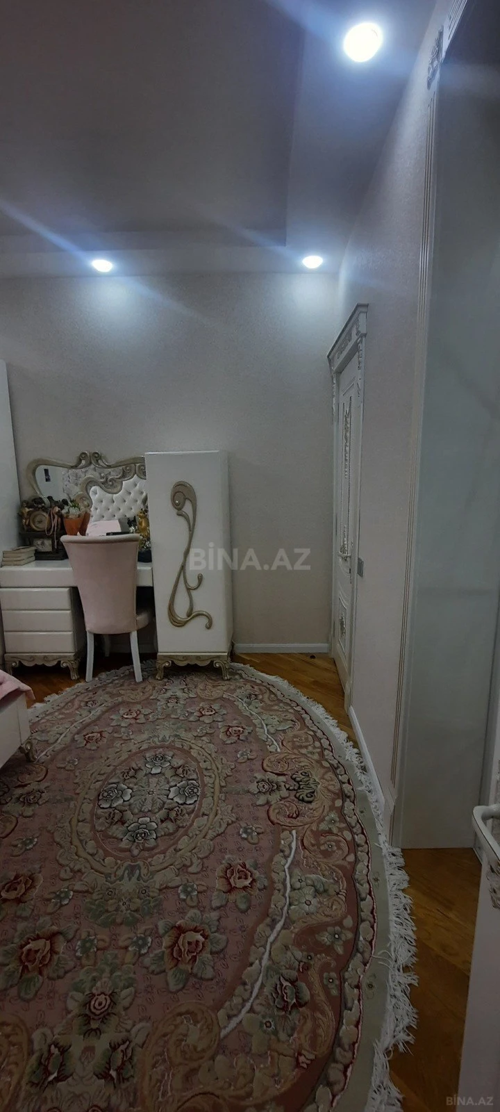 Satılır 3 otaqlı mənzil 143 m²