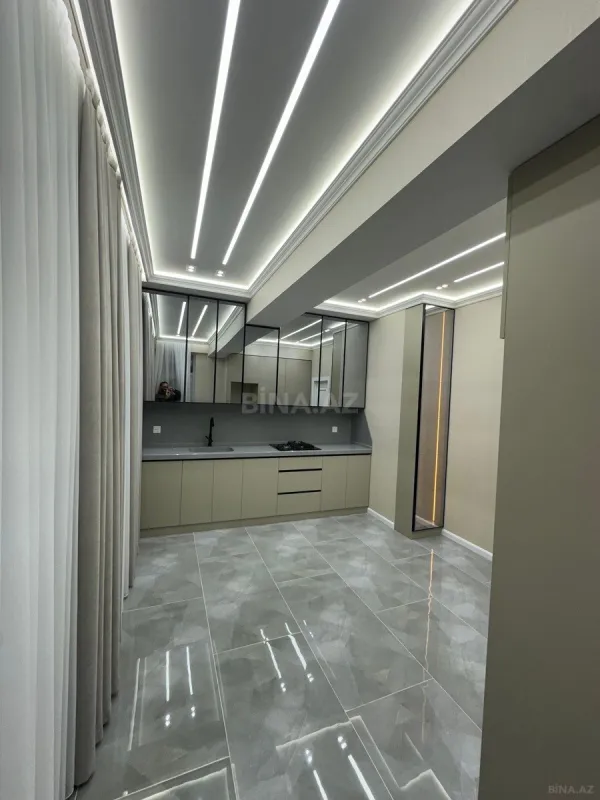 Satılır 4 otaqlı mənzil 138 m²