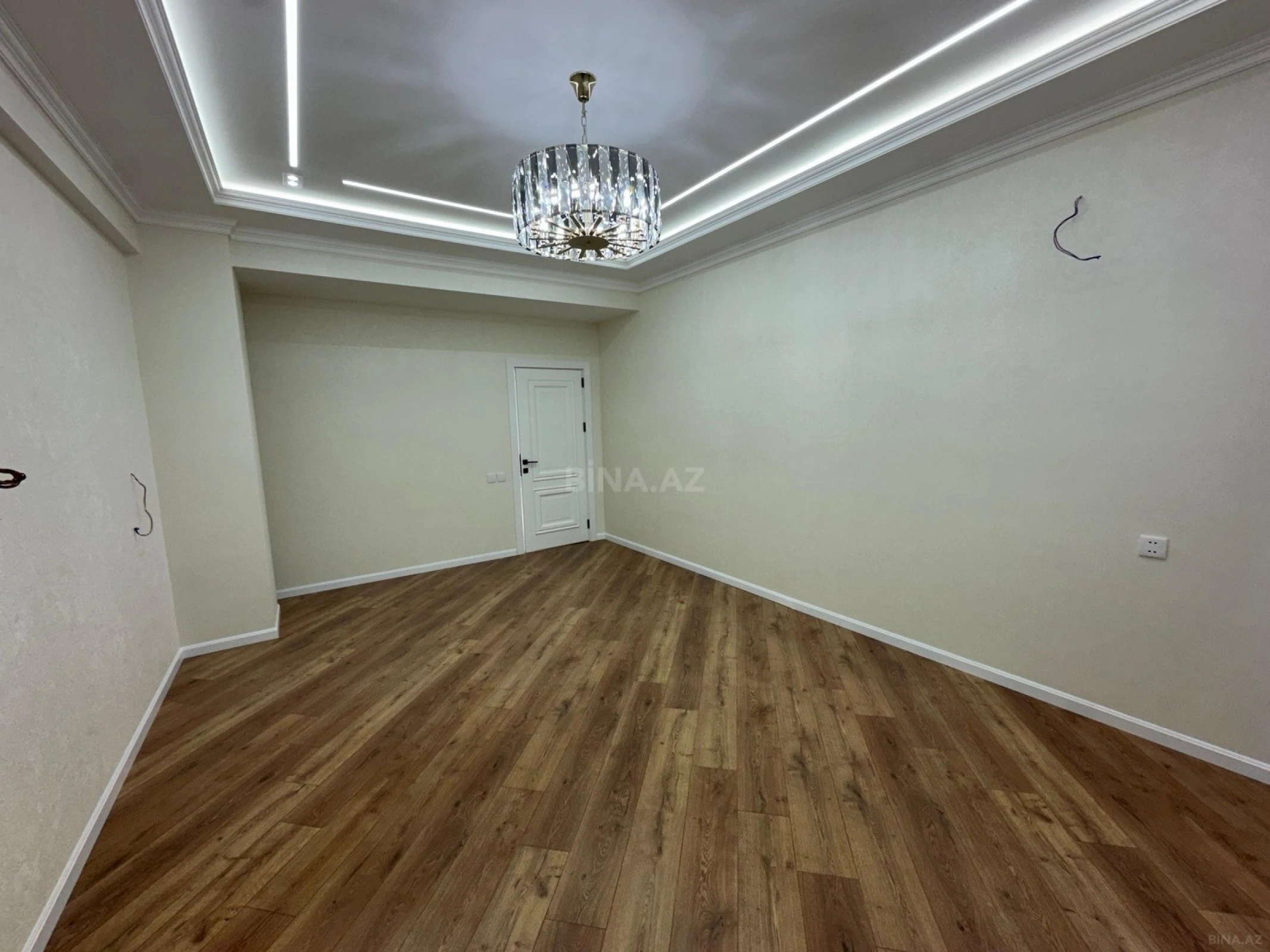 Satılır 4 otaqlı mənzil 138 m²