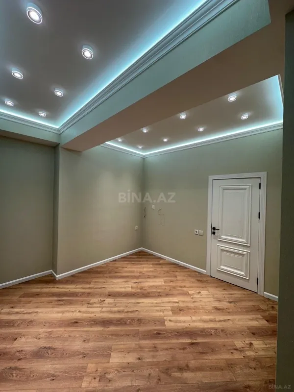 Satılır 4 otaqlı mənzil 138 m²