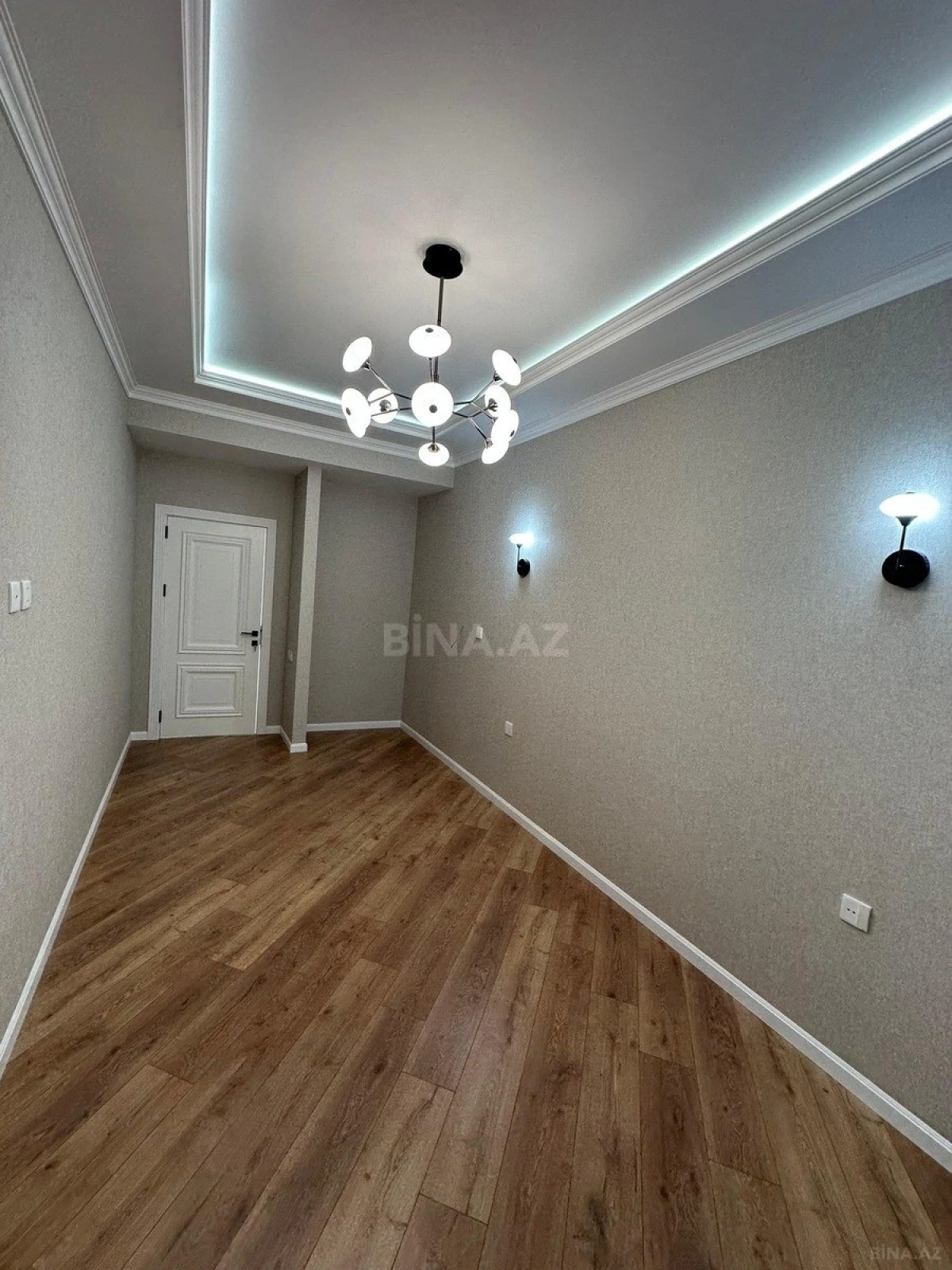 Satılır 4 otaqlı mənzil 138 m²