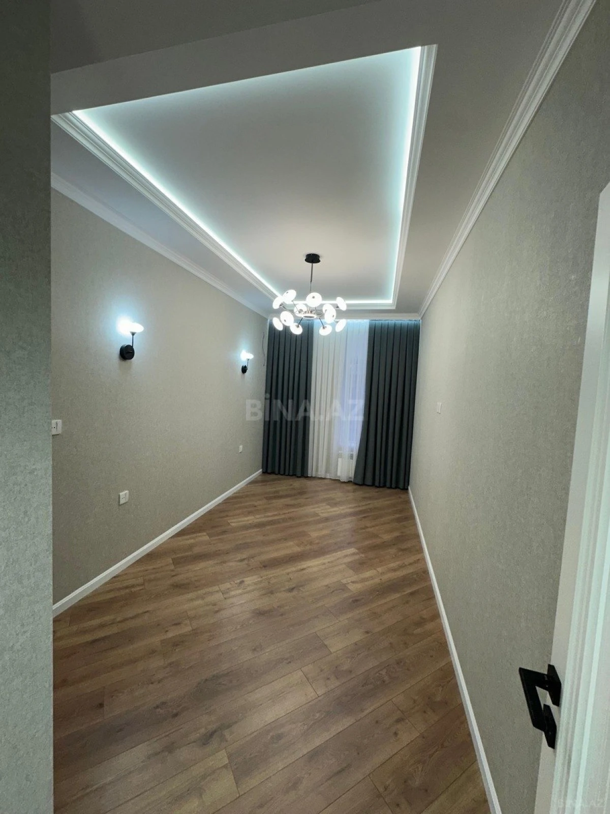 Satılır 4 otaqlı mənzil 138 m²