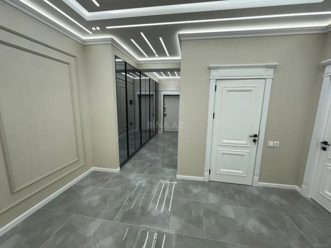 Satılır 4 otaqlı mənzil 138 m²