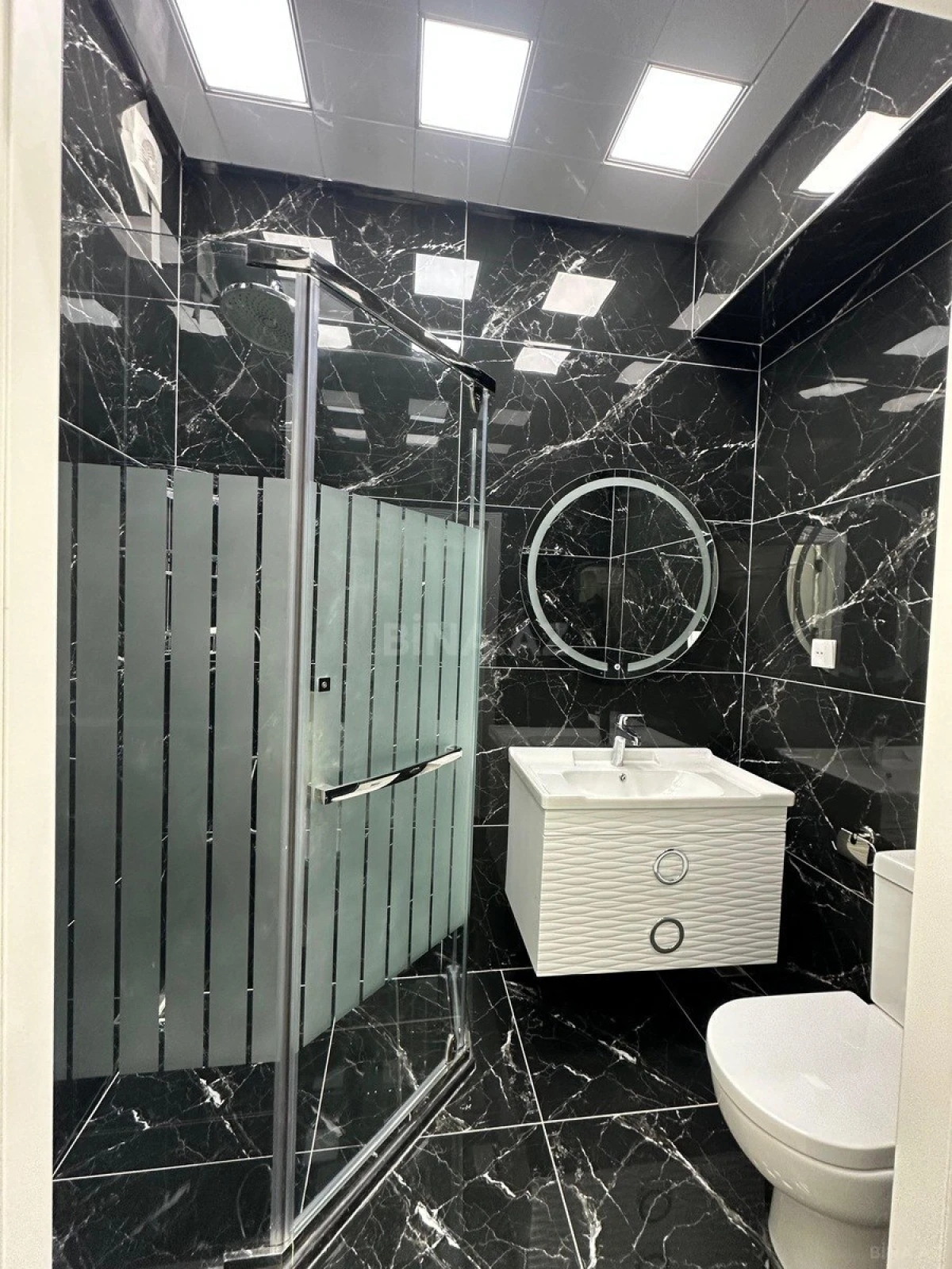 Satılır 4 otaqlı mənzil 138 m²